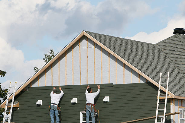 Professional Siding technician working in Aurora, TX